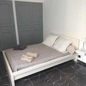 T2 55m2 Intra Muros , Avignon France